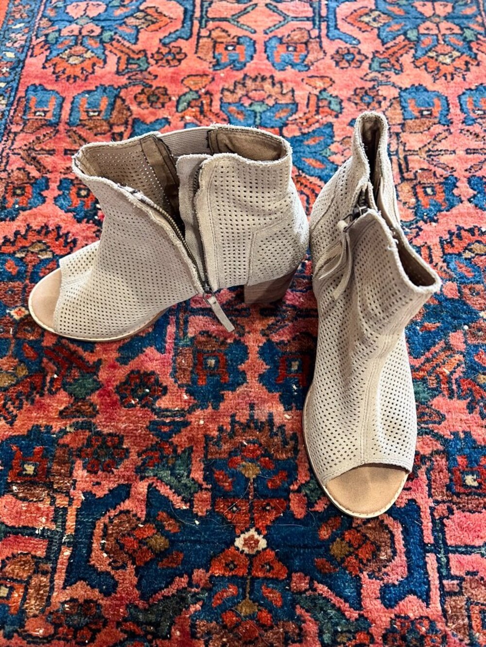 TOMS Perforated Peep Toe Bootie Heels Tan Suede Size 9 - Picture 6 of 6
